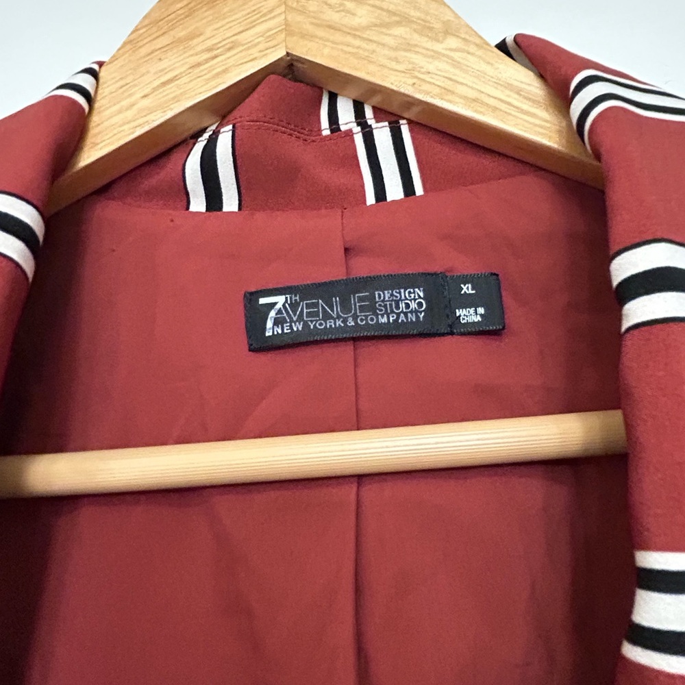 Women’s New York & co Chic Burgundy Striped Women's Blazer size XL - Picture 3 of 5